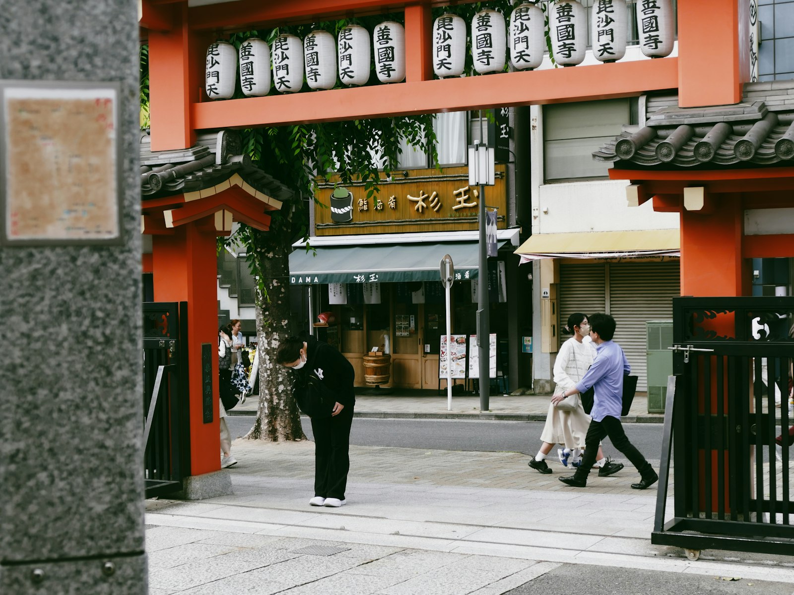 谷中の路地、午前中